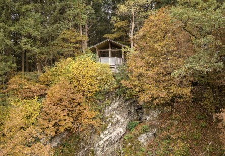 Kobeslochhütte und Kobesloch unterhalb, © Eifel Tourismus GmbH, Dominik Ketz Kobeslochhütte und Kobesloch unterhalb, © Eifel Tourismus GmbH, Dominik Ketz