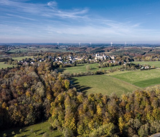 Randonnée à travers les forêts autour de l'abbaye de Steinfeld, © Eifel Tourismus GmbH, D. Ketz Randonnée à travers les forêts autour de l'abbaye de Steinfeld, © Eifel Tourismus GmbH, D. Ketz