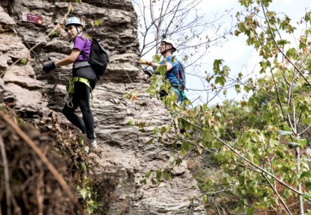 Burgenklettersteig Manderscheid Bild: phormat.de Quelle: GesundLand Vulkaneifel Lizenz: CC BY-SA Burgenklettersteig Manderscheid Bild: phormat.de Quelle: GesundLand Vulkaneifel Lizenz: CC BY-SA