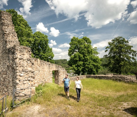Hoch oberhalb von Gerolstein liegt die Ruine der mittelalterlichen Löwenburg., © Eifel Tourismus/Dominik Ketz Hoch oberhalb von Gerolstein liegt die Ruine der mittelalterlichen Löwenburg., © Eifel Tourismus/Dominik Ketz