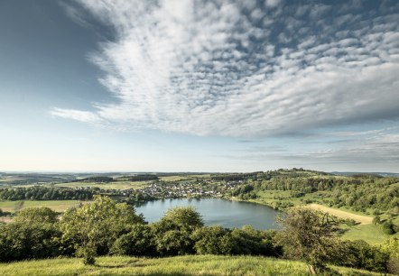 Blick aufs Schalkenmehrener Maar, © Eifel Tourismus GmbH, D. Ketz Blick aufs Schalkenmehrener Maar, © Eifel Tourismus GmbH, D. Ketz