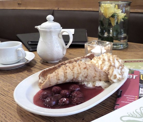 Spezialität: Monschauer Dütchen, © Hotel & Restaurant Alt Montjoie Spezialität: Monschauer Dütchen, © Hotel & Restaurant Alt Montjoie