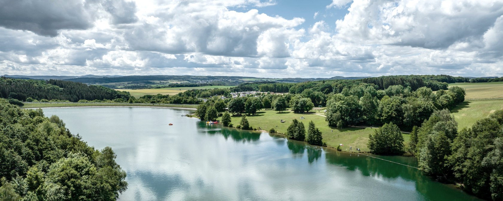 Blick auf den Freilinger See, © Eifel Tourismus GmbH, Dennis Startmann-gefördert durch REACT-EU Blick auf den Freilinger See, © Eifel Tourismus GmbH, Dennis Startmann-gefördert durch REACT-EU