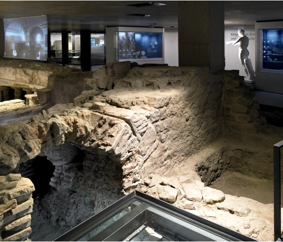 Open haard met uitzicht op de tentoonstelling, © Axel Thünker, DGPh Open haard met uitzicht op de tentoonstelling, © Axel Thünker, DGPh