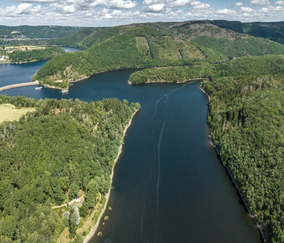 Der Paulusdamm trennt den Obersee und den Rursee voneinander., © Städteregion Aachen, Dominik Ketz Der Paulusdamm trennt den Obersee und den Rursee voneinander., © Städteregion Aachen, Dominik Ketz