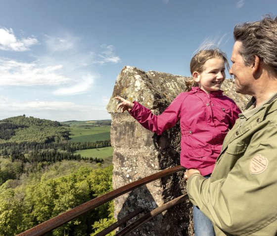 Ausblick in die Eifel von der Kasselburg, © Eifel Tourismus GmbH, Dominik Ketz Ausblick in die Eifel von der Kasselburg, © Eifel Tourismus GmbH, Dominik Ketz
