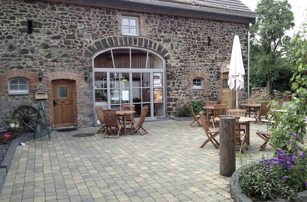 Hoffläche und Aussenbereich, © Eifeler Scheunencafé Hoffläche und Aussenbereich, © Eifeler Scheunencafé