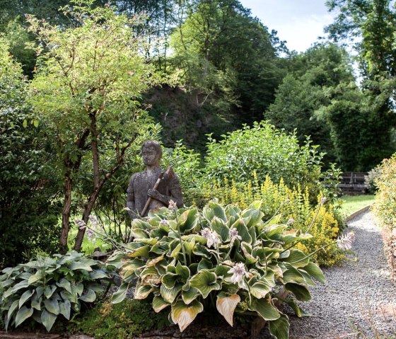 S373-017-06 S373-017-06