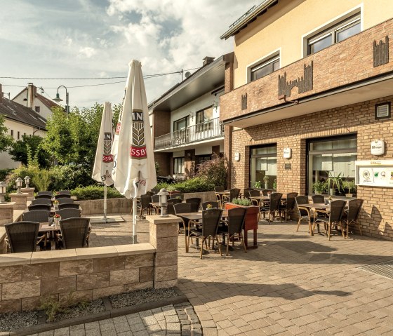 Terrasse Zur Neroburg, © Familie Müllerstein Terrasse Zur Neroburg, © Familie Müllerstein