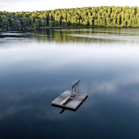 Sprungturm ins Pulvermaar, © Eifel Tourismus GmbH Sprungturm ins Pulvermaar, © Eifel Tourismus GmbH