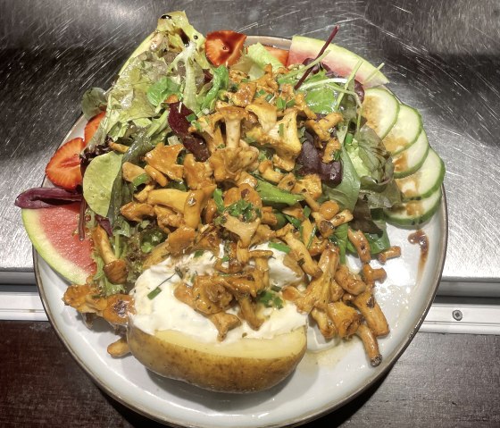 Ofenkartoffel im Restaurant Bürgerstube, © Hotel Restaurant Bürgerstube Ofenkartoffel im Restaurant Bürgerstube, © Hotel Restaurant Bürgerstube