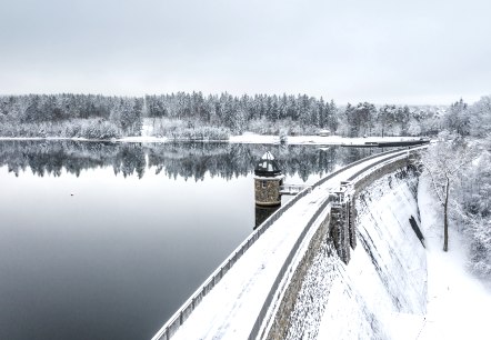 De Dreilägerbachdam aan de Struffeltroute in de winter, © Eifel Tourismus GmbH, D. Ketz De Dreilägerbachdam aan de Struffeltroute in de winter, © Eifel Tourismus GmbH, D. Ketz