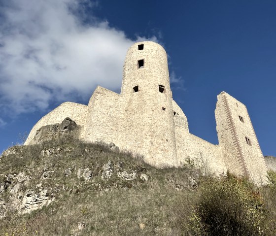 The ruins of Schönecken Castle are perched on a rock, © Eifel Tourismus GmbH The ruins of Schönecken Castle are perched on a rock, © Eifel Tourismus GmbH