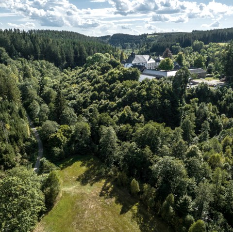 Kloster Reichenstein aus der Ferne, © Eifel Tourismus GmbH, Dennis Stratmann Kloster Reichenstein aus der Ferne, © Eifel Tourismus GmbH, Dennis Stratmann