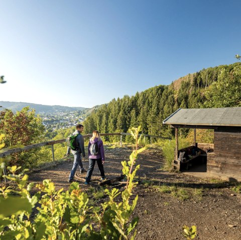 Rast am Aussichtspunkt Kuckucksley, © Eifel Tourismus GmbH, Dominik Ketz Rast am Aussichtspunkt Kuckucksley, © Eifel Tourismus GmbH, Dominik Ketz