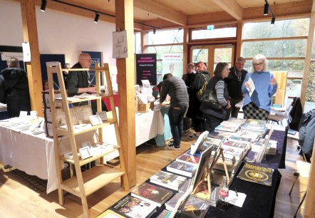 Buchmesse im Naturzentrum Eifel, © Eifelgemeinde Nettersheim Buchmesse im Naturzentrum Eifel, © Eifelgemeinde Nettersheim