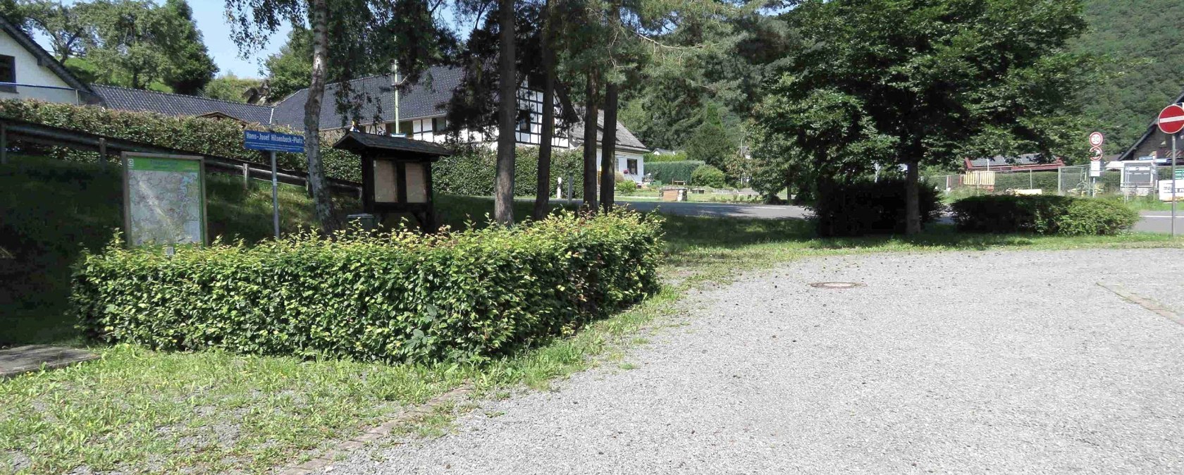 Wanderparkplatz Hans-Josef-Hilsenbeck-Platz, © Rursee-Touristik GmbH Wanderparkplatz Hans-Josef-Hilsenbeck-Platz, © Rursee-Touristik GmbH