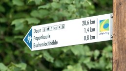 Papenkaule Wegweiser, © Eifel Tourismus GmbH, Dominik Ketz Papenkaule Wegweiser, © Eifel Tourismus GmbH, Dominik Ketz