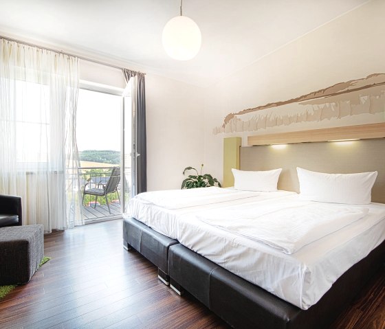 zimmer_1_hdr_2 zimmer_1_hdr_2