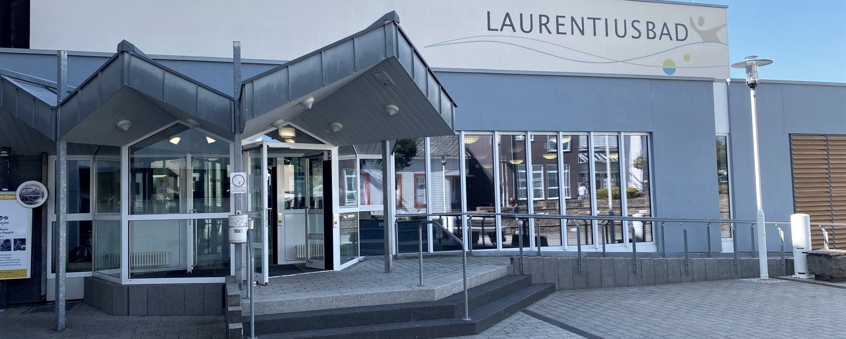 Laurentiusplatz vor dem Hallenbad, © GesundLand Vulkaneifel Laurentiusplatz vor dem Hallenbad, © GesundLand Vulkaneifel