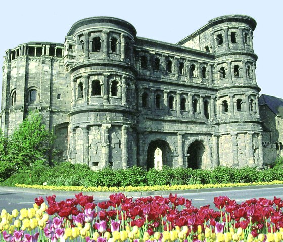 Eifelsteig, Porta Nigra in Trier, © Tourist-Information Trier Eifelsteig, Porta Nigra in Trier, © Tourist-Information Trier