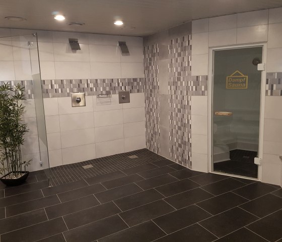 Saunabereich, Dampfbad und Duschen Saunabereich, Dampfbad und Duschen