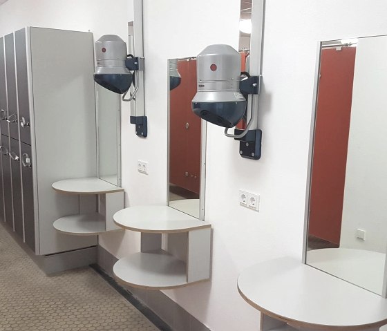 Umkleidebereich, © Laurentiusbad Daun Umkleidebereich, © Laurentiusbad Daun