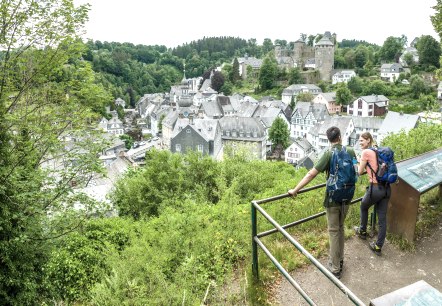Aussichtspunkt "Halver Mond" über Monschau, © Eifel Tourismus GmbH, Dominik Ketz Aussichtspunkt "Halver Mond" über Monschau, © Eifel Tourismus GmbH, Dominik Ketz