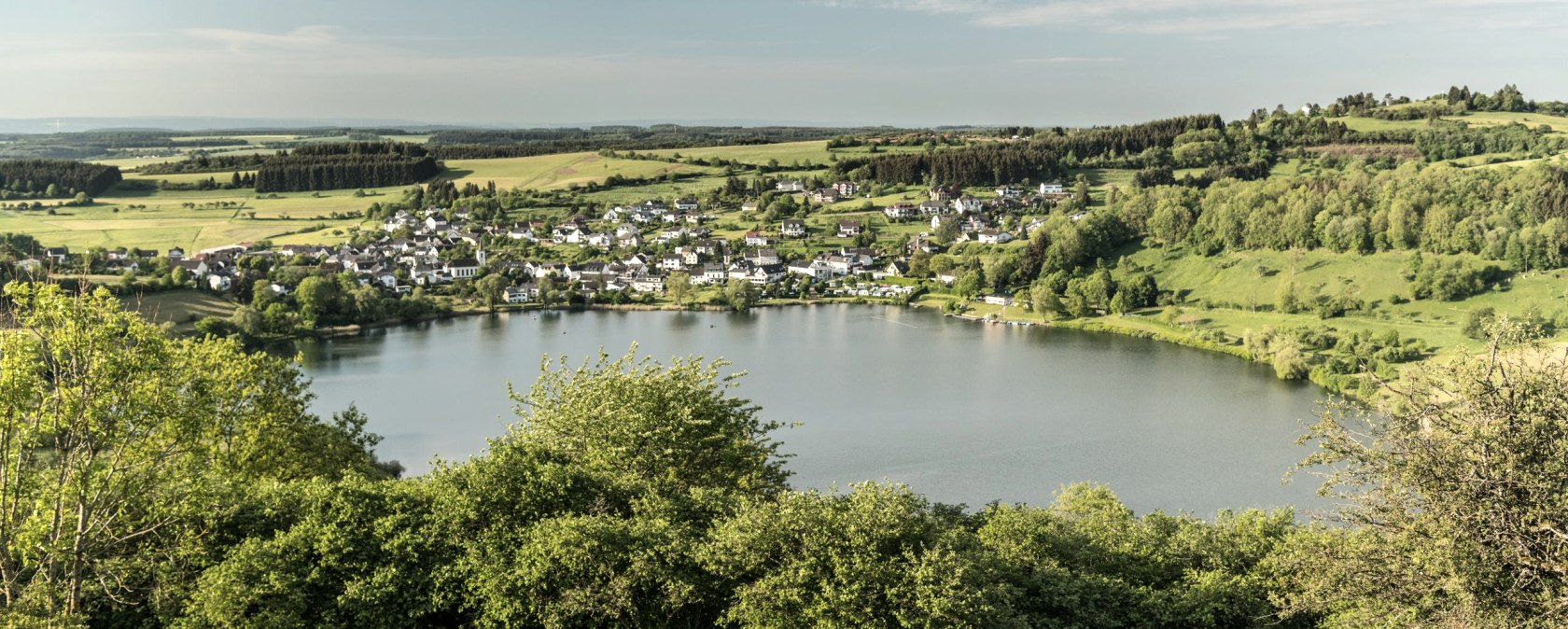 Blick auf das Schalkenmehrener Maar, © Eifel Tourismus GmbH, Dominik Ketz Blick auf das Schalkenmehrener Maar, © Eifel Tourismus GmbH, Dominik Ketz