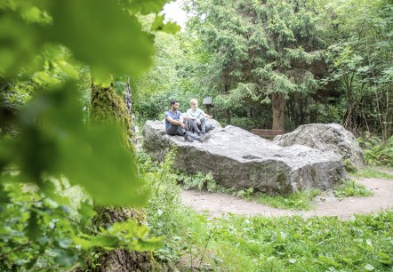 Pause an Kaiser Karls Bettstatt, © Eifel-Tourismus GmbH, AR, shapefruit AG Pause an Kaiser Karls Bettstatt, © Eifel-Tourismus GmbH, AR, shapefruit AG