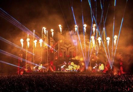 Into the Madness, © Into the Madness Into the Madness, © Into the Madness