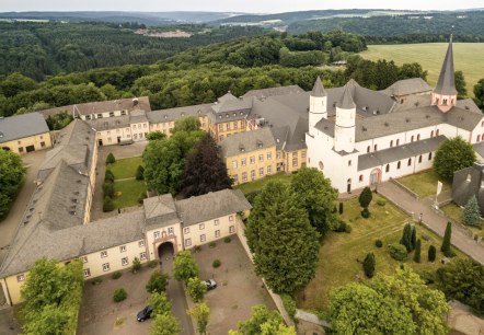Aerial view of Steinfeld Monastery on the Eifelsteig trail, © Eifel Tourismus/D. Ketz Aerial view of Steinfeld Monastery on the Eifelsteig trail, © Eifel Tourismus/D. Ketz