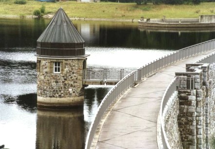 Dreilägerbachtalsperre Staumauer, © Wolfgang Tscherner Dreilägerbachtalsperre Staumauer, © Wolfgang Tscherner