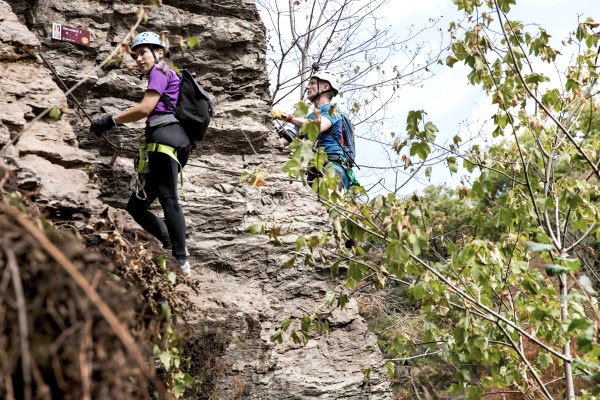 Sentier d'escalade des châteaux forts de Manderscheid Image : phormat.de Source : GesundLand Vulkaneifel Licence : CC BY-SA Sentier d'escalade des châteaux forts de Manderscheid Image : phormat.de Source : GesundLand Vulkaneifel Licence : CC BY-SA