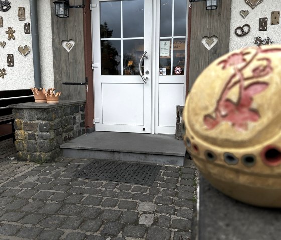 Eingang zum Knusperhäuschen in Dockweiler, © Viktória Utters Eingang zum Knusperhäuschen in Dockweiler, © Viktória Utters