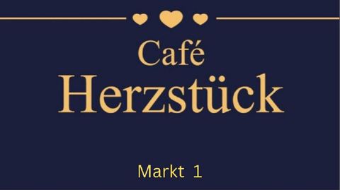 Een bord van café "Herzstück" met elegante letters. Het toont het adres "Markt 1" op een donkerblauwe achtergrond.