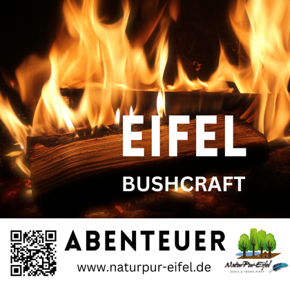 Een warm vuur met houtblokken, dat een uitnodigende sfeer creëert. Daaronder staat "Eifel Bushcraft" als onderdeel van het avontuur.