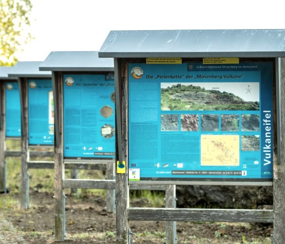 Vulkanerlebnis Moselberg Schautafeln, &copy; GesundLand Vulkaneifel GmbH
