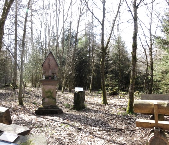 Spitzes Kreuz Sitzb&auml;nke, &copy; TI Kelberg