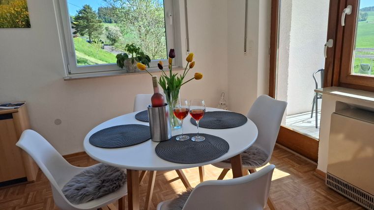 Cozy dining room with great views of nature, adjoining balcony