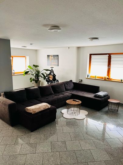 Living room with plenty of space for everyone