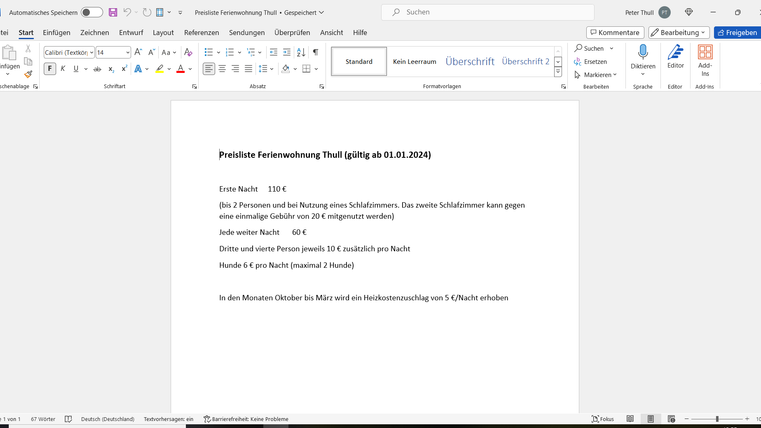 Ein Dokument mit Informationen über eine Ferienwohnung. Es enthält Details zu Preisen und Verfügbarkeiten.