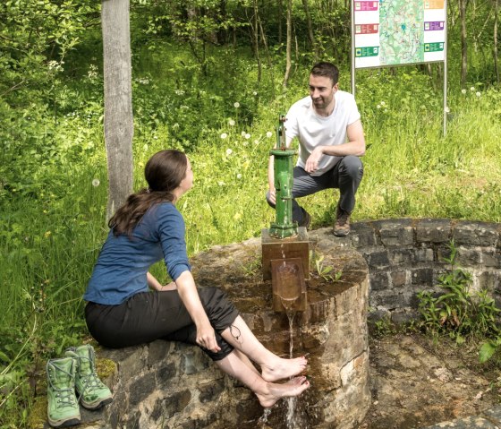 Verfris je voeten bij de Demerather Drees op de Vulcano Trail, © Eifel Tourismus GmbH, D. Ketz