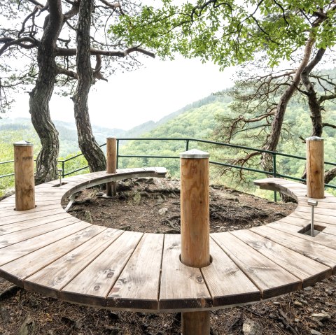 Hufeisenbank am Eifel-Blick Perdsley, © Eifel Tourismus GmbH, Dominik Ketz