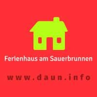 Ein einfaches, stilisiertes Haussymbol auf rotem Hintergrund. Es bewirbt ein Ferienhaus am Sauerbrunnen mit einer Website-Adresse.