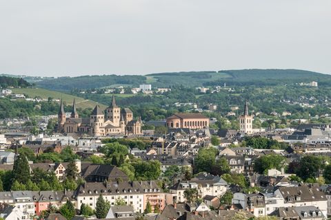 Blick über die Mosel auf die Stadt Trier