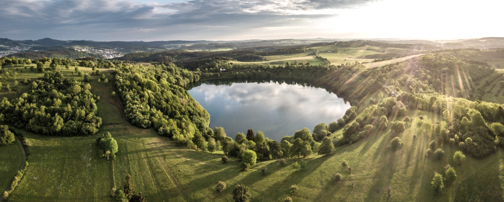 Sonnenaufgang am Weinfelder Maar, © Eifel Tourismus GmbH, D. Ketz