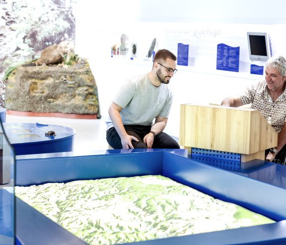 Barrierefreies Gel&auml;ndemodell, &copy; Naturpark Nordeifel, Fotoagentur Wolf, freiheitswerke