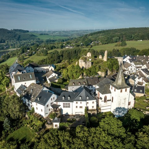 Blick auf das historische Kronenburg, © Eifel Tourismus GmbH, Dominik Ketz