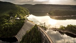 Barrage de l'Urft dans la lumi&egrave;re du matin, &copy; Eifel Tourismus GmbH, Dominik Ketz